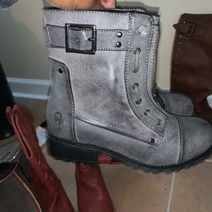 Girls boots